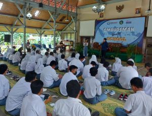 Students listening to a speaker indoors.